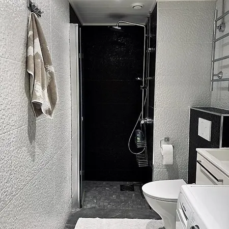 Moderni Yksioe Parvekkeella,, Erinomainen Sijainti * 헬싱키