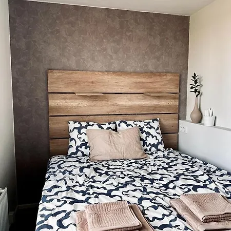 Modern 1 Bedroom With Free Parking Apartment