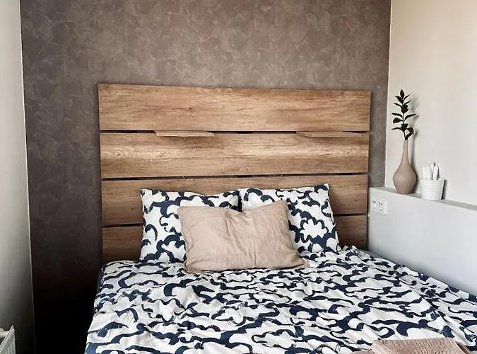 Moderni Yksioe Parvekkeella,, Erinomainen Sijainti شقة